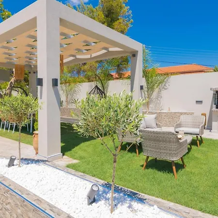 Vila Rua Mat - Serene With Modern Comfort, By Zantewize