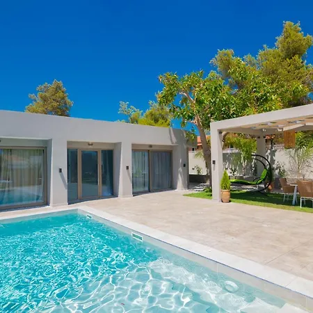 וילה Rua Mat - Serene With Modern Comfort, By Zantewize