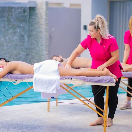 Vila Rua Mat - Serene With Modern Comfort, By Zantewize *